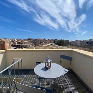 appartamento-con-terrazza-sullarco-del-mercato.sicilyhotelsitaly.net/