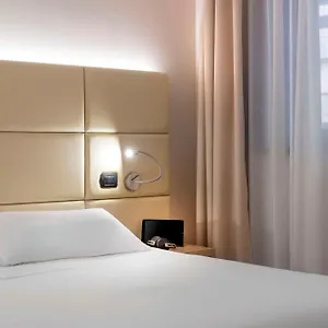 Hotell Western Cavalieri Della, Cardano Al Campo