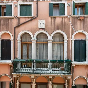 https://venice-grand-canal-style-apartment.hotelslidodijesolo.com
