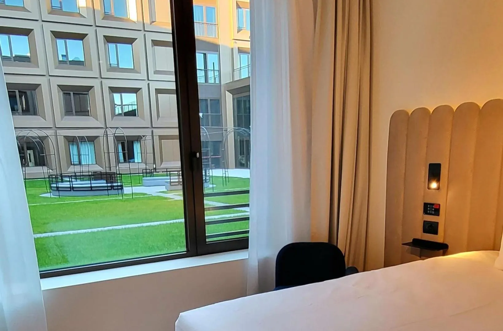 ホテル Tribe Milano Malpensa ヴィッツォーラ・ティチーノ